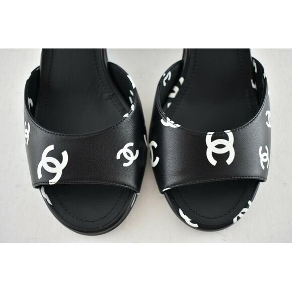 Chanel 22S Black White Print Lambskin CC Logo Ankle Strap Block Heel Sandal 38.5 - Picture 5 of 10